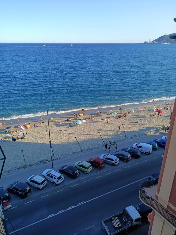 サヴォーナCasa Di Noemi - Seafront With Parkingアパートメント エクステリア 写真